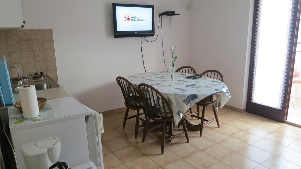 Apartment Josipa Малинска Екстериор снимка
