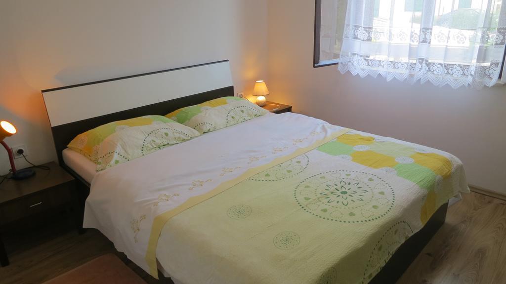Apartment Josipa Малинска Екстериор снимка