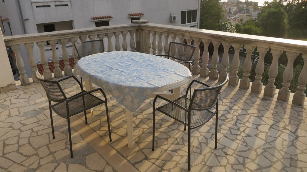 Apartment Josipa Малинска Екстериор снимка